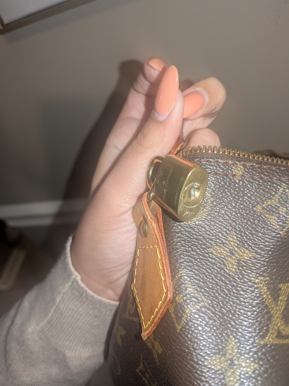 Louis Vuitton Monogram Speedy 30 With Free Adjustable Strap - Picture 9 of 17